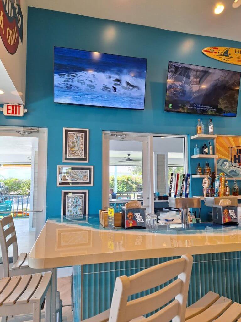 Jimmy Hulas indoor seating